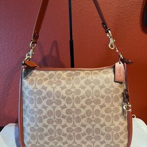 Coach Signature Cary Shoulder Bag l